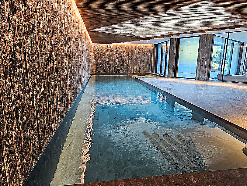 Referenz Schwimmbadanlage mit Pool und Whirlpool